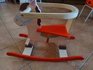 cavalluccio a dondolo