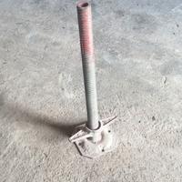 Basetta regolabile per ponteggio