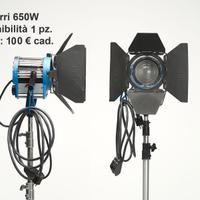 attrezzatura fotografica varia per sala di posa