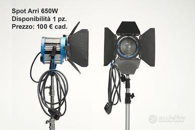 attrezzatura fotografica varia per sala di posa