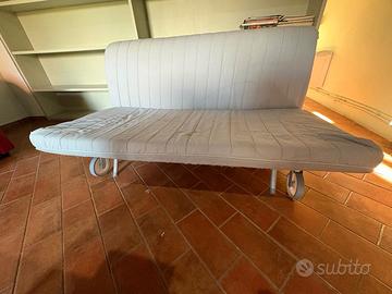 Divano letto matrimoniale con ruote