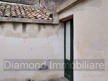 Casetta con cortile a Fiumefreddo di Sicilia