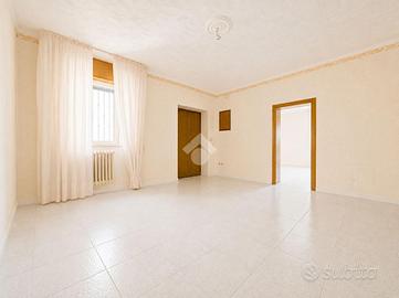 4 LOCALI A MANFREDONIA