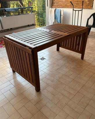 Tavolo da esterno in legno