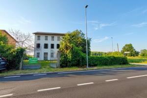 Ampio rustico indipendente con 800 mq di giardino