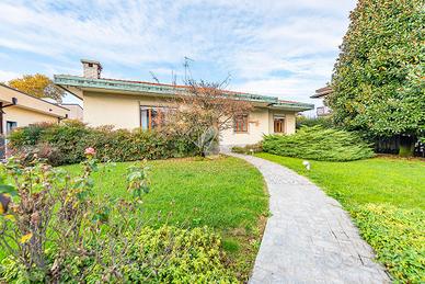 VILLA SINGOLA A LAINATE