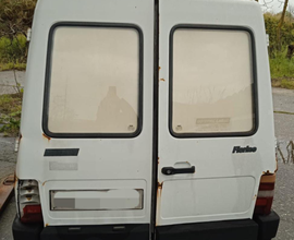 Auto Alfa Romeo e fiorino con cella