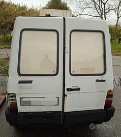 Auto Alfa Romeo e fiorino con cella