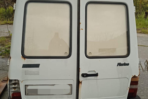 Auto Alfa Romeo e fiorino con cella