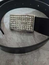 Cintura in pelle nera con fibbia strass