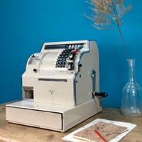 REGISTRATORE DI CASSA RIV BEIGE CON CHIAVI ANNI 60