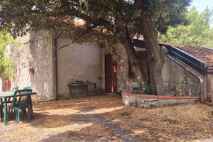 RAGALNA villa indipendente con ampi spazi