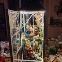 presepe creato dentro lanterna