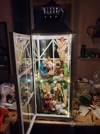 presepe creato dentro lanterna
