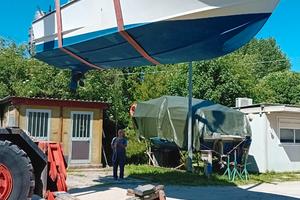 Barca cabinata 7,50 ( POSSIBILE POSTO BARCA ) )