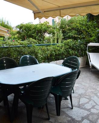 Bilocale a Ceriale con ampio terrazzo e giardino 