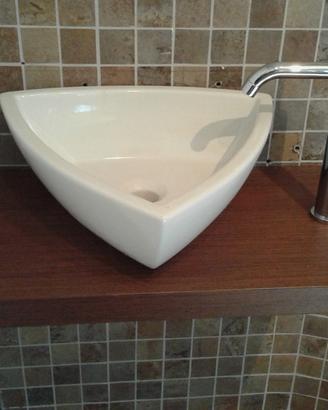 Piano sospeso con lavabo l.66 p.36