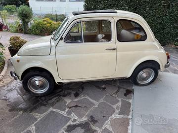 Fiat 500 d'epoca da restaurare