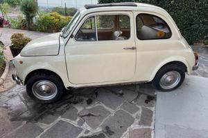 Fiat 500 d'epoca da restaurare