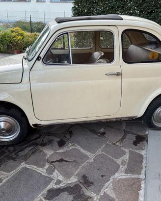 Fiat 500 d'epoca da restaurare