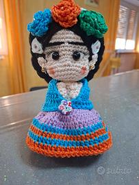 Bambolina amigurumi Frida Kahlo