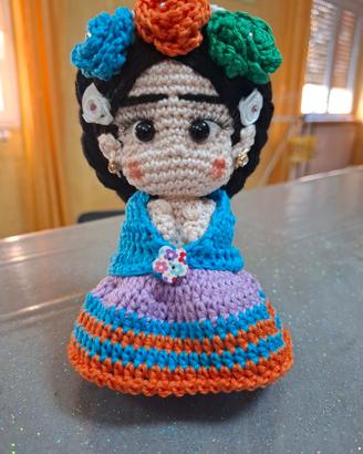 Bambolina amigurumi Frida Kahlo