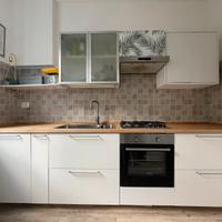 Cucina Ikea con forno e lavastoviglie