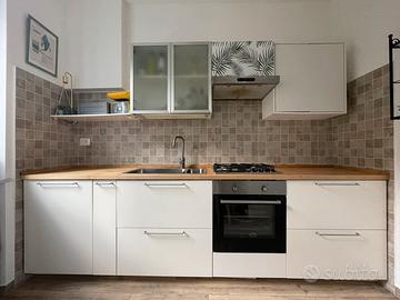 Cucina Ikea con forno e lavastoviglie