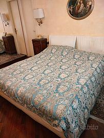 Copriletto matrimoniale damascato azzurro e beige
