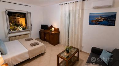 Ischia porto via roma mare agosto settembre