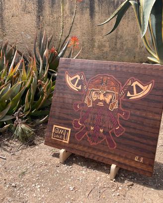 Tagliere legno intarsiato con personaggio Gimli