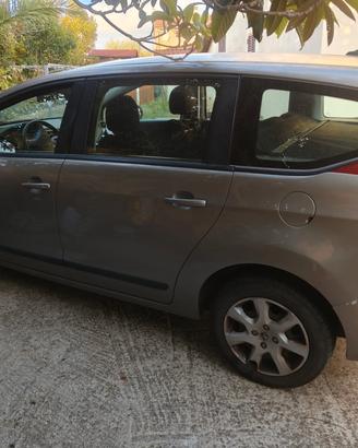 Peugeot 5008 HDi 112cv