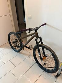 Bici dirt jump rose the bruce