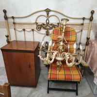 testata letto sdraio e lampadario 