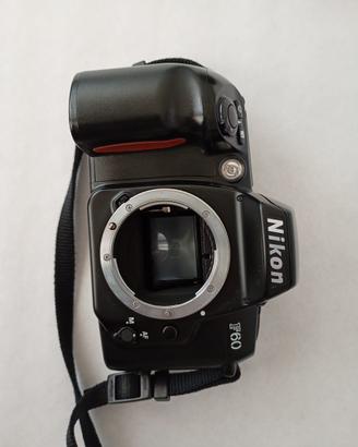 Nikon F60 fotocamera analogica