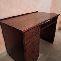 Scrivania fatta a mano