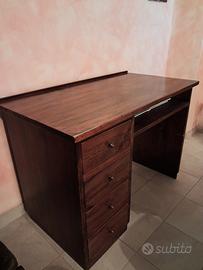 Scrivania fatta a mano