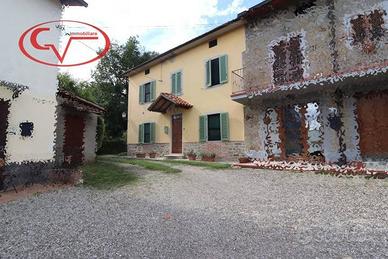 Casa indipendente di 182 m² con più di 5 locali a 