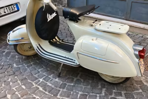 piaggio gl 150.