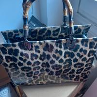 Borsa rigida maculata 