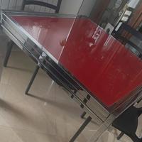 Tavoli cristallo rosso e fusto cromato