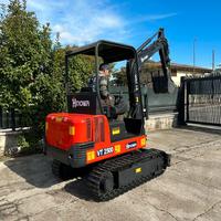 E155 Escavatore 24 q Hinowa VT2500 allargabile