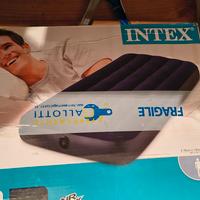 letto gonfiabile a due piazze Intex