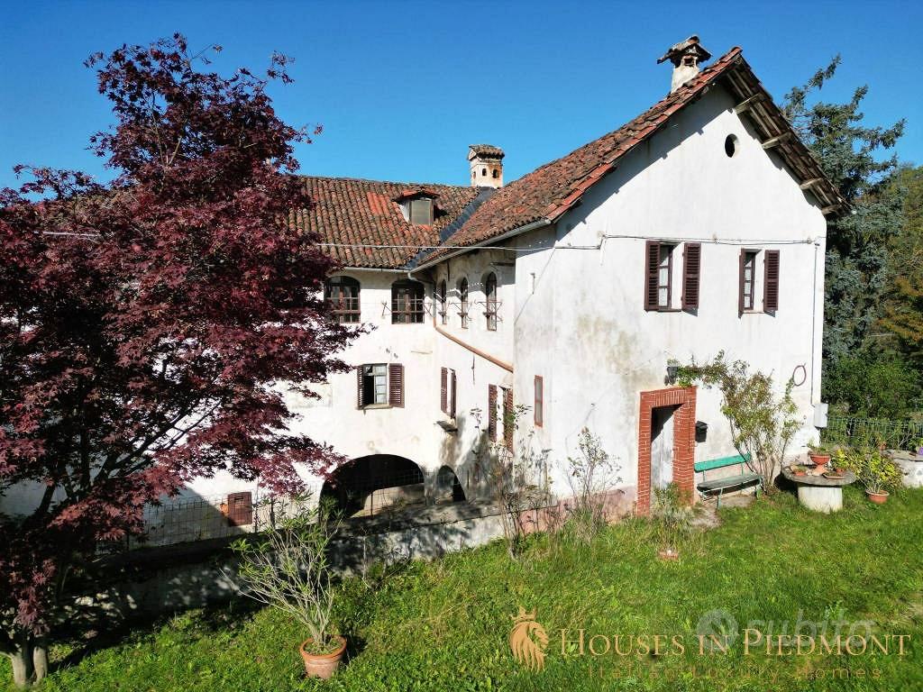 Rustico / Casale di 1000 m² con più di 5 locali a - Vista 3