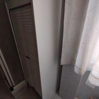 mobile bagno scorrevole con mensole  