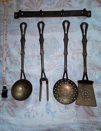 set mestoli e portamestoli 