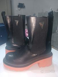 stivali con zeppa colorata 