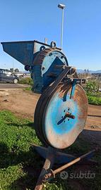 Mulino per cereali a cardano