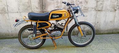 Giulietta Peripoli America YAMAHA RD 350 corsa