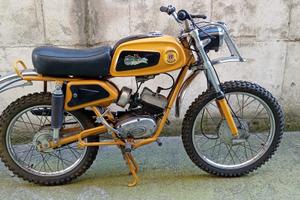 Giulietta Peripoli America YAMAHA RD 350 corsa